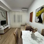 Malo House Center 아파트 티라나