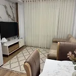 Malo House Center 아파트 티라나