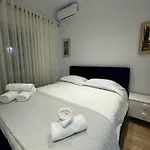 Malo House Center 아파트 티라나