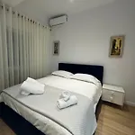 아파트 Malo House Center 티라나