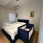 아파트 Malo House Center *