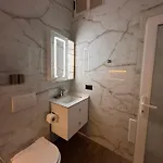 아파트 Malo House Center 티라나