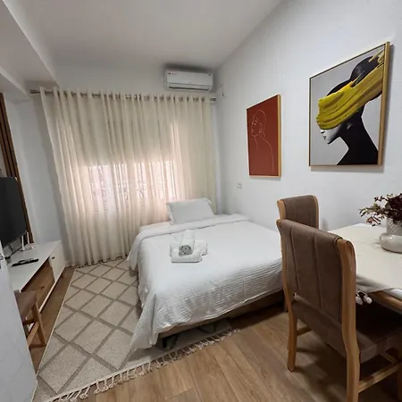Malo House Center 地拉那