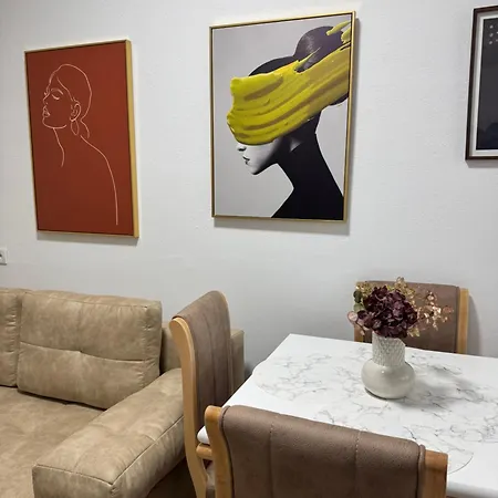 Malo House Center *