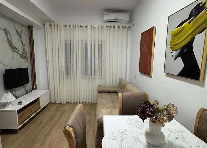 Malo House Center 公寓 地拉那