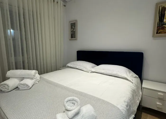 Malo House Center 公寓 地拉那