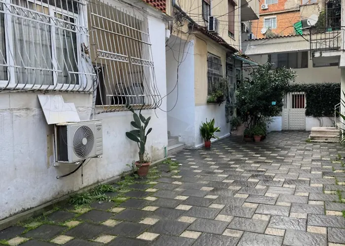 Malo House Center 地拉那